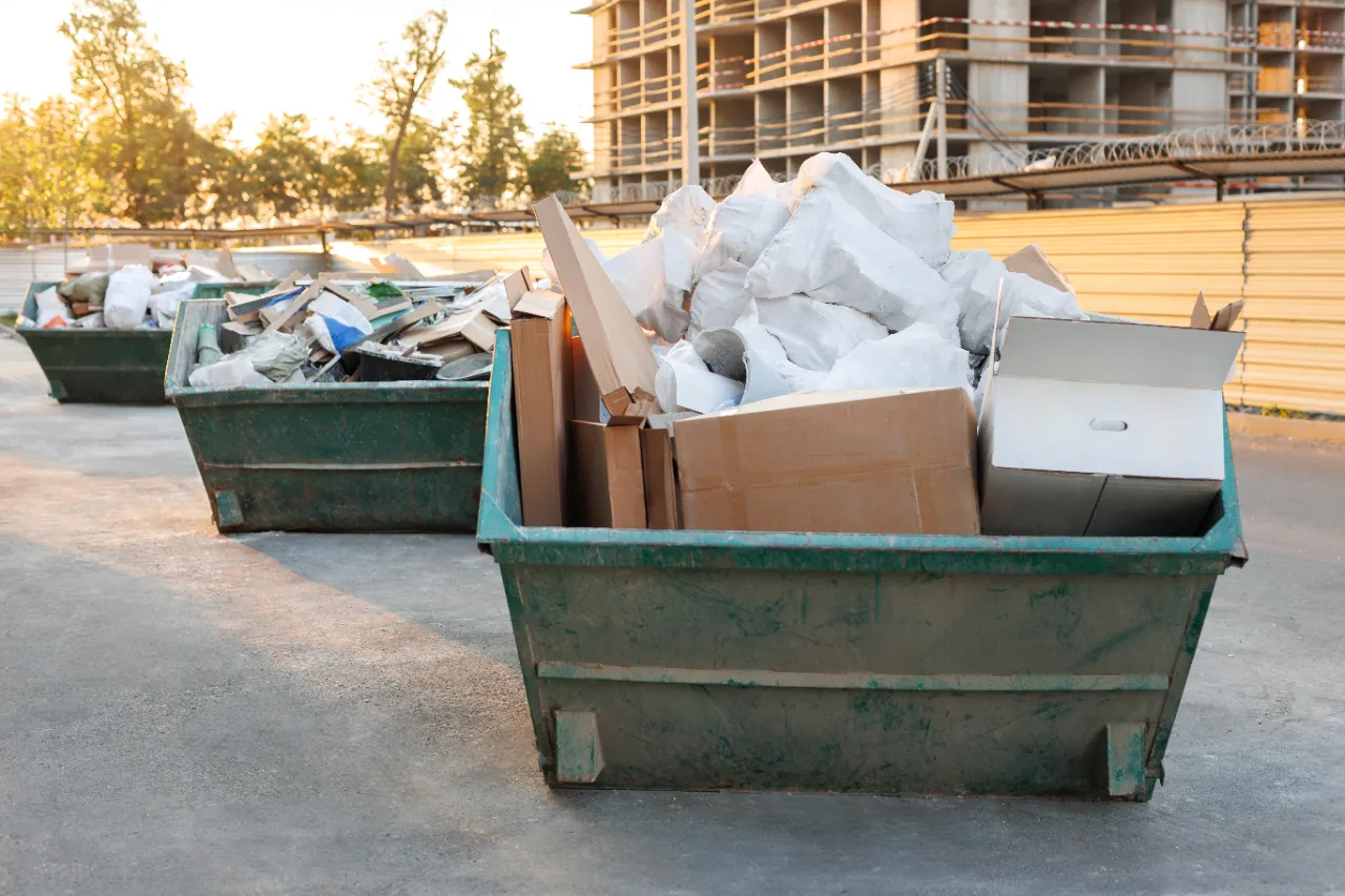 Junk removal truck and dumpster compared in Connecticut by Pomito Junk Removal